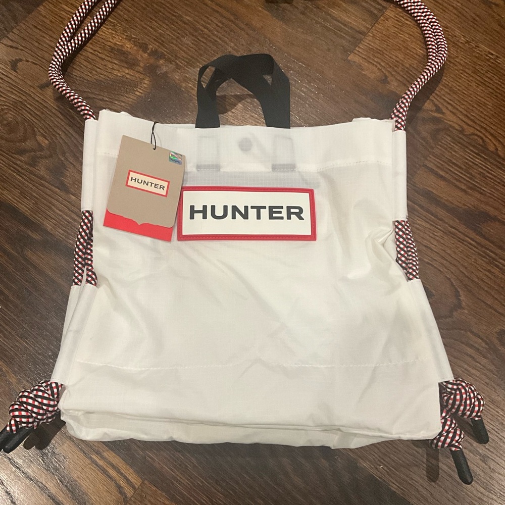 Hunter White Tote with Red and Black Details